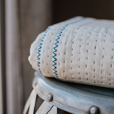 kantha - white / blue theadwork